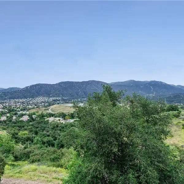 EXCEPTIONAL 30-PLUS-ACRE ESTATE