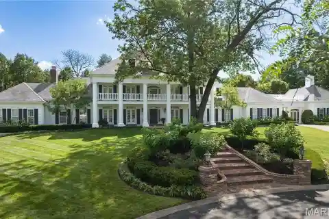 Frontenac Estate That Exceeds Every Expectation