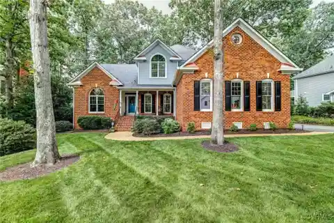 Beautifully Maintained Home in Sought-After Wellesley