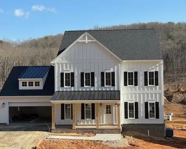 MODERN FARMHOUSE WITH STUNNING MOUNTAIN VIEWS
