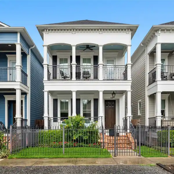 STYLE AND FUNCTIONALITY IN AN HISTORIC NEIGHBORHOOD