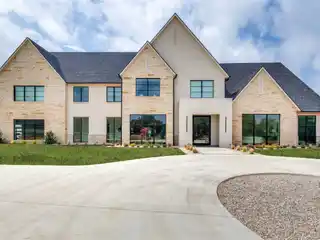 Magnificent Blend of Luxury and Comfort