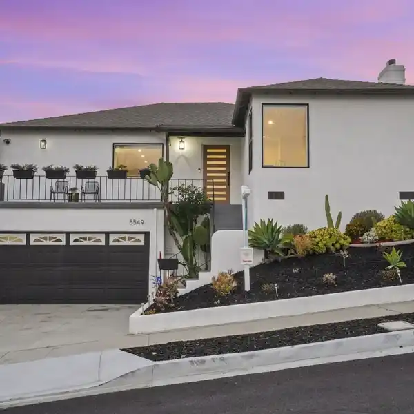 PICTURESQUE WINDSOR HILLS STUNNER