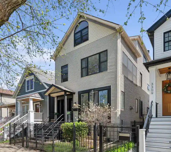 CHARMING HOME IN PRIME ROSCOE VILLAGE LOCATION
