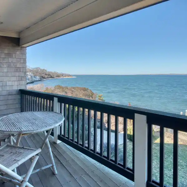 EXPANSIVE WATERSIDE CONDO