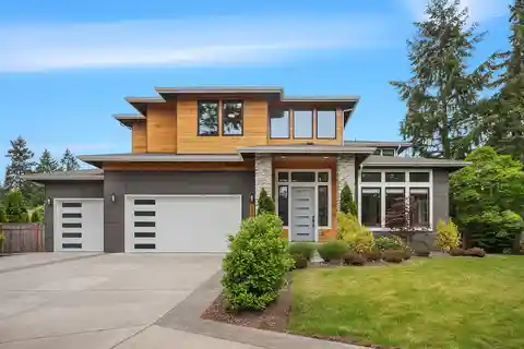 Gorgeous Home on a Sunny Lot
