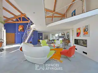 Architect-Designed Villa in a Preserved Green Setting