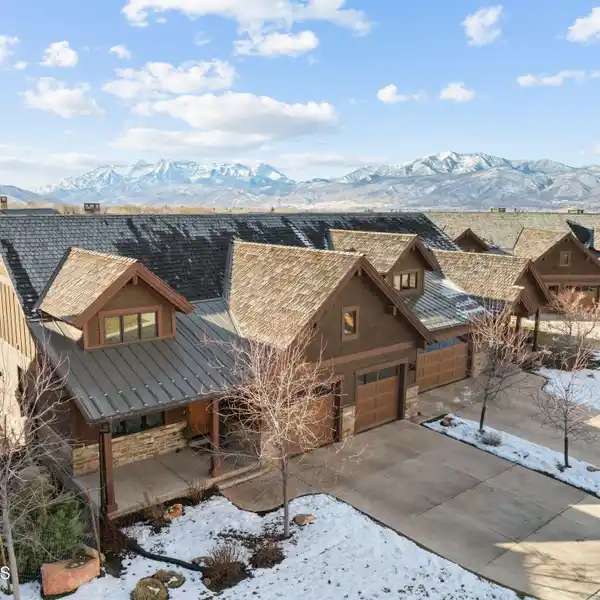 LUXURY LIVING AT RED LEDGES