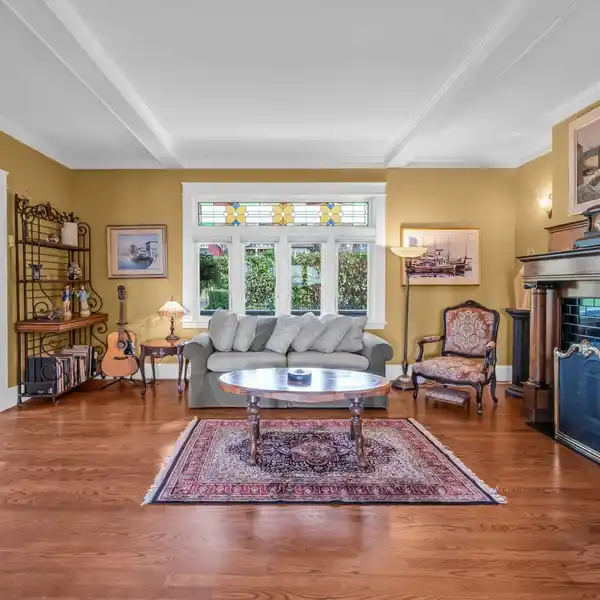 CHARACTER HERITAGE VIEW RESIDENCE