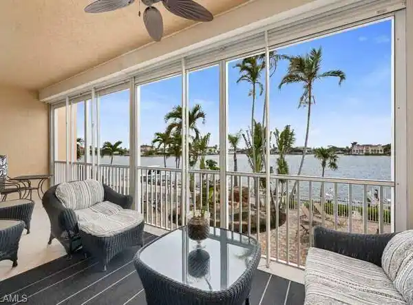 STYLISH RESIDENCE OFFERING THE ULTIMATE NAPLES LIFESTYLE
