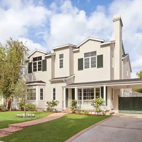 TIMELESS TRADITIONAL IN PRIME WESTWOOD