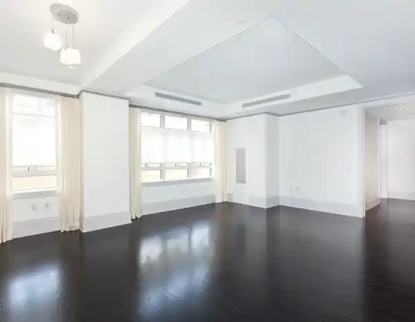 STUNNING SPLIT TWO BEDROOM APARTMENT FOR RENT