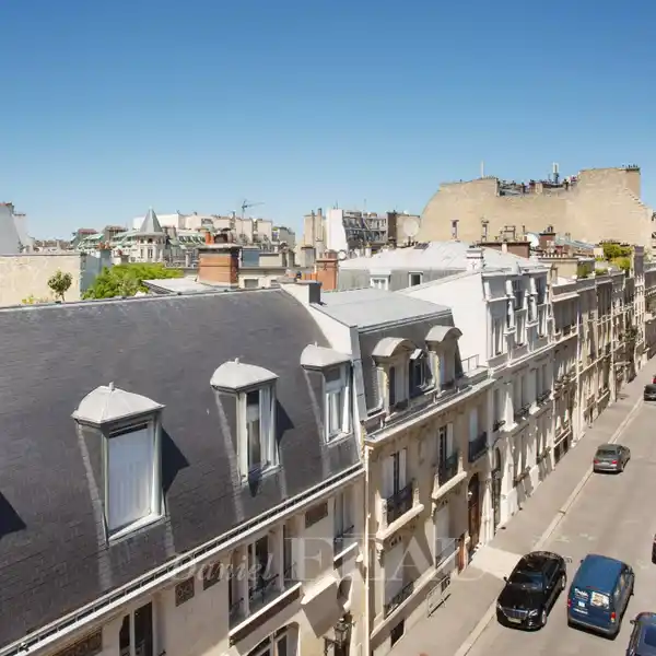 BRIGHT CORNER APARTMENT