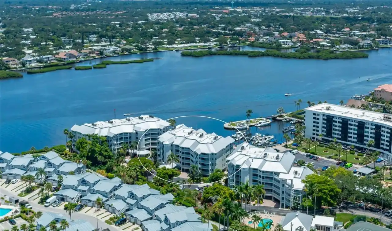 Ideal Condominium Offering Breathtaking Bay Views