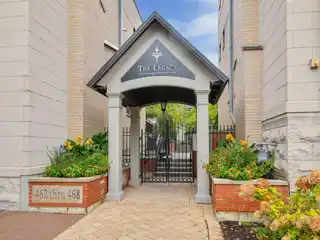 Spacious Condo Steps from Shopping, Dining & Metra