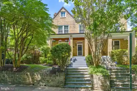 Beautifully Maintained City Stunner