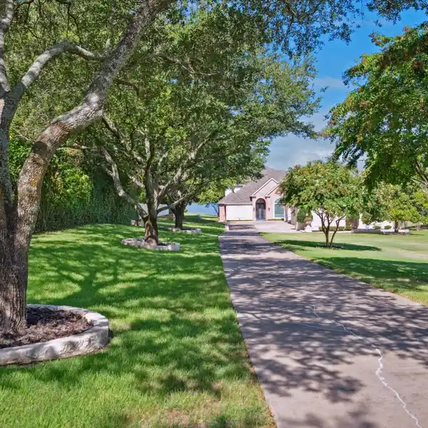 STUNNING PRIVATE LAKEFRONT ESTATE