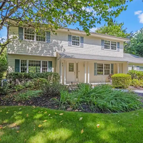 NORTH SHORE GEM WITH TIMELESS COLONIAL CHARM