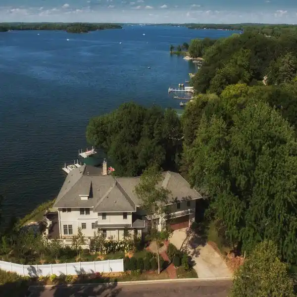 HISTORIC LANDMARK IN THE HEART OF EXCELSIOR