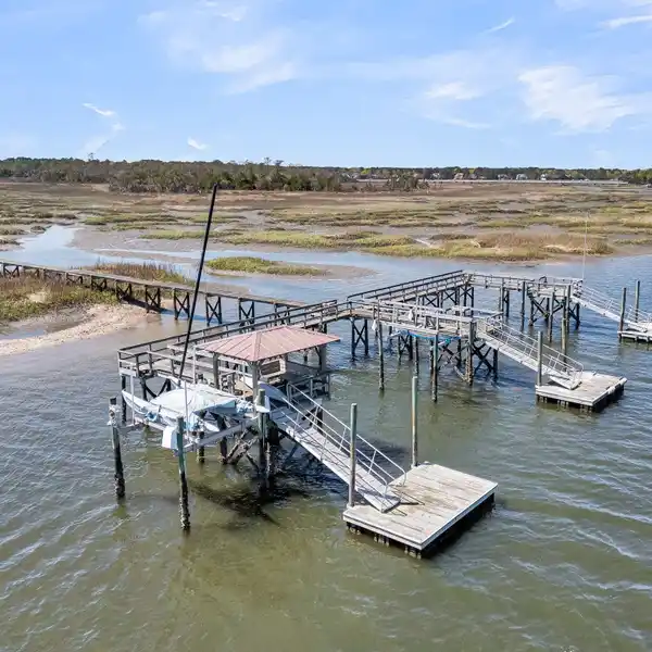 TIMELESS LUXURY ESTATE ON THE WANDO