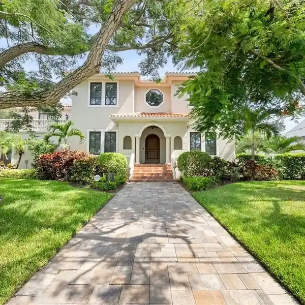 STUNNING DAVIS ISLANDS ESTATE