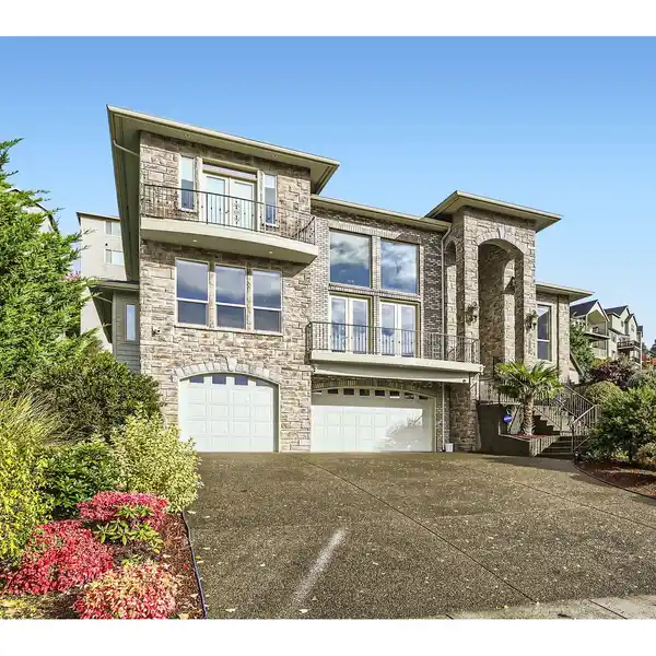 STUNNING TWO-SUITE HOME WITH PANORAMIC VIEWS