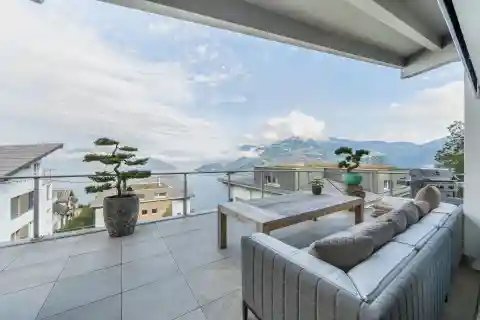 Breathtaking Panorama of Shimmering Lake and Majestic Alpine Peaks