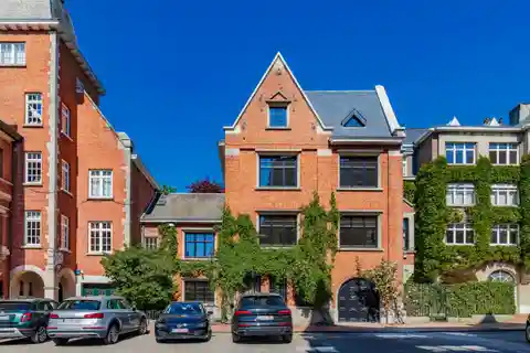 English-style Mansion in a Privileged Location