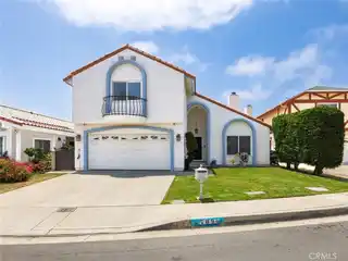 Energy-Efficient Luxury in Prime Cul-De-Sac Location