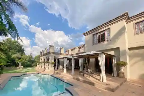 Beautiful Blend of Comfort and Style