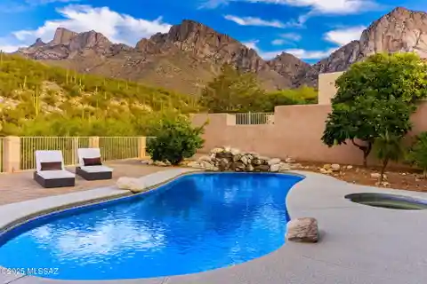 Contemporary Oro Valley Gem with Stunning Mountain Views