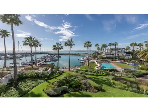 Luxurious Living Overlooking a Private Marina