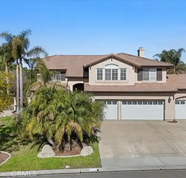 HIGH-END HOME ON A SPRAWLING CORNER LOT