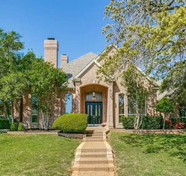 CUSTOM TRANSITIONAL HOME IN GATED THORNBURY