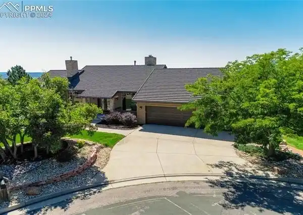 STUNNING RANCH-STYLE HOME