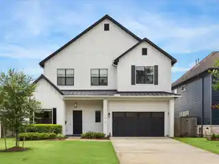 Immaculate Soft Contemporary in Oak Forest