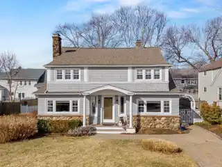 Magnificent Nantucket Colonial in the Heart of Pine Orchard