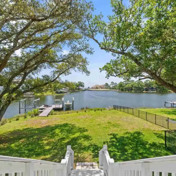 WATERFRONT RETREAT IN STAR LAKE