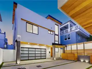 Panoramic Queen’s Necklace Views from Rooftop Deck