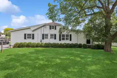 Quaint Cottage in Water Mill South