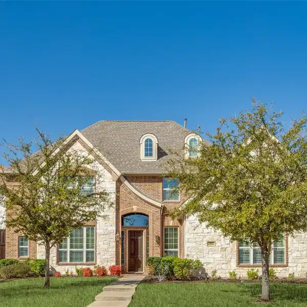 EXCEPTIONAL HOME BLENDING LUXURY AND FUNCTIONALITY