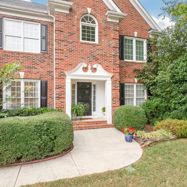 SERENE LUXURY LIVING IN THE VINEYARD