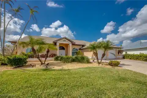 Lovely Waterfront Retreat