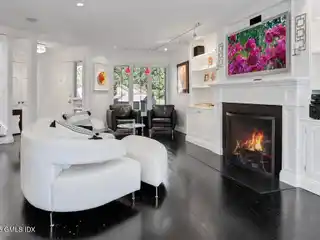 Chic and Sleek End Unit