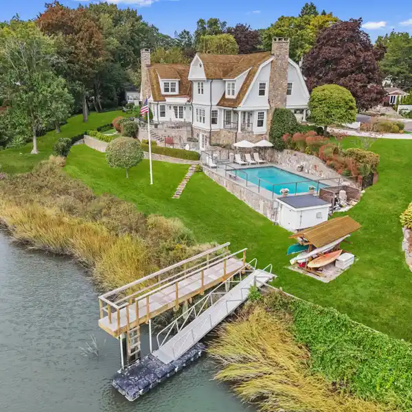 AMAZING RIVERSIDE WATERFRONT HOME