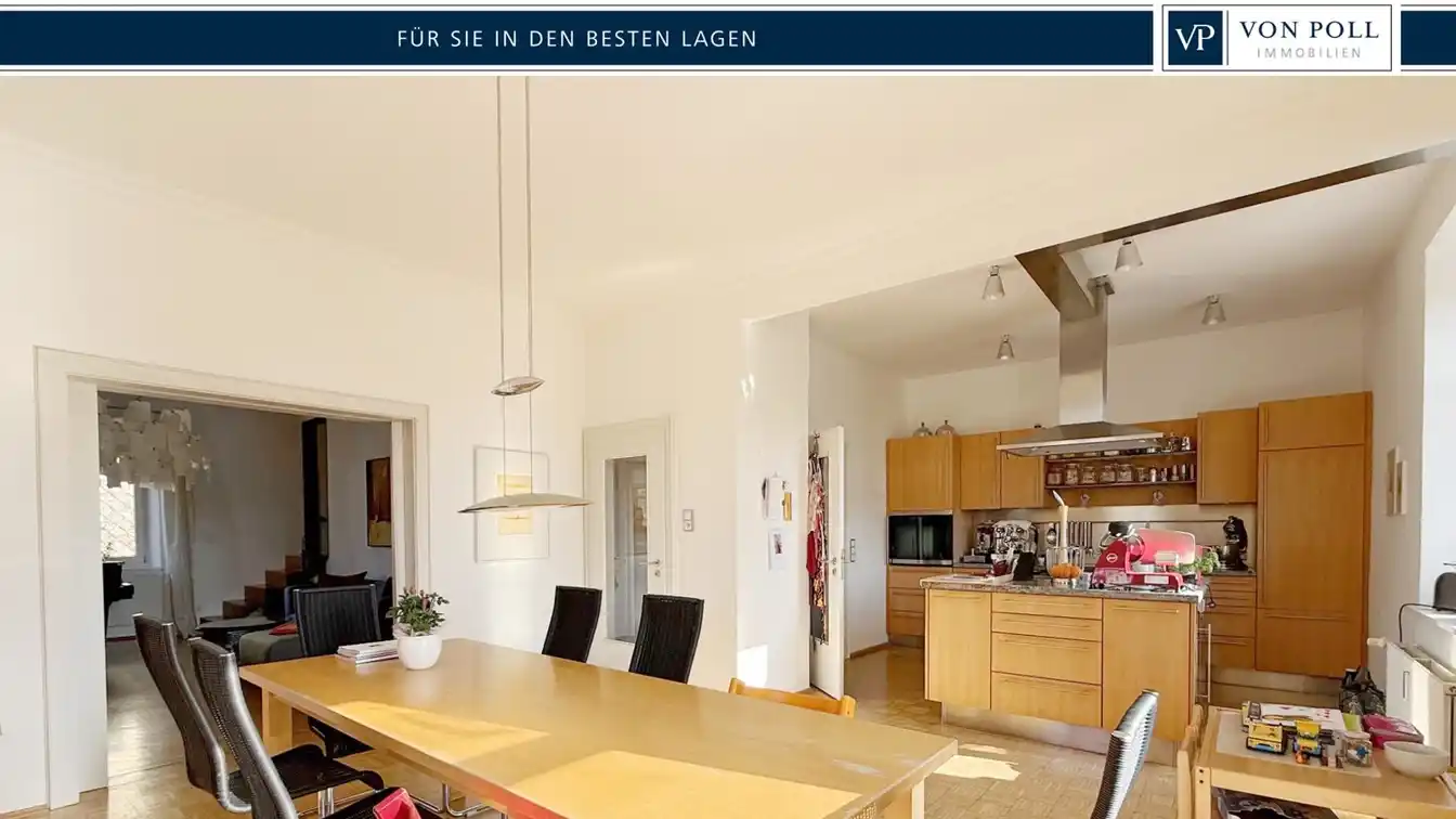 Old Building Flair Meets Generosity – Stylish Apartment with Roof Terrace in Landshut's Best Location
