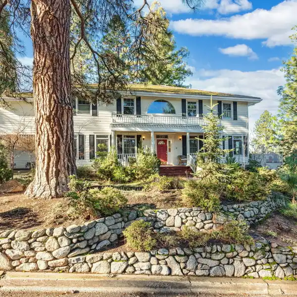 ONE-OF-A-KIND PRIVATE SANCTUARY IN TOWN