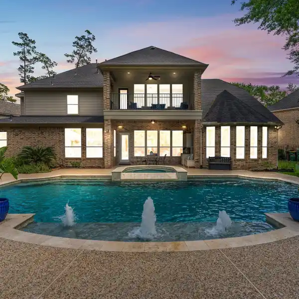 STATELY HOME ON AN OVERSIZED LOT