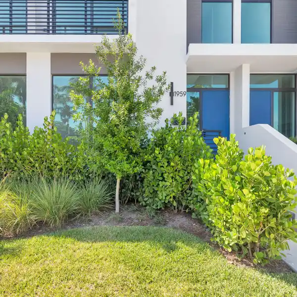 EXQUISITE CONTEMPORARY TOWNHOUSE