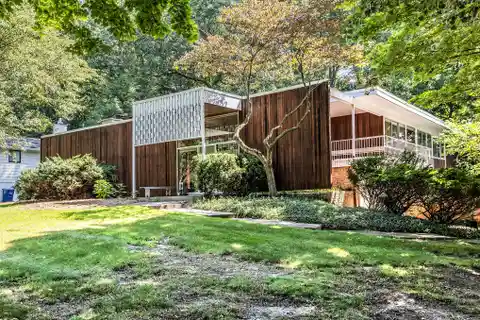 Mid-Century Modern Architectural Gem